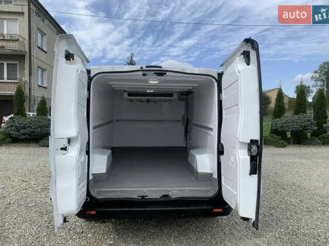 Белый Рено Трафик, объемом двигателя 2 л и пробегом 214 тыс. км за 29900 $, фото 4 на Automoto.ua