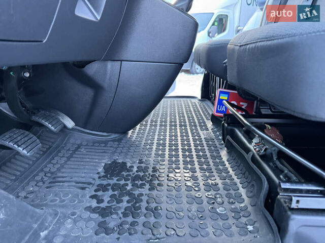 Білий Рено Трафік, об'ємом двигуна 2 л та пробігом 251 тис. км за 20900 $, фото 33 на Automoto.ua