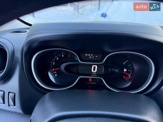 Білий Рено Трафік, об'ємом двигуна 2 л та пробігом 251 тис. км за 20900 $, фото 29 на Automoto.ua