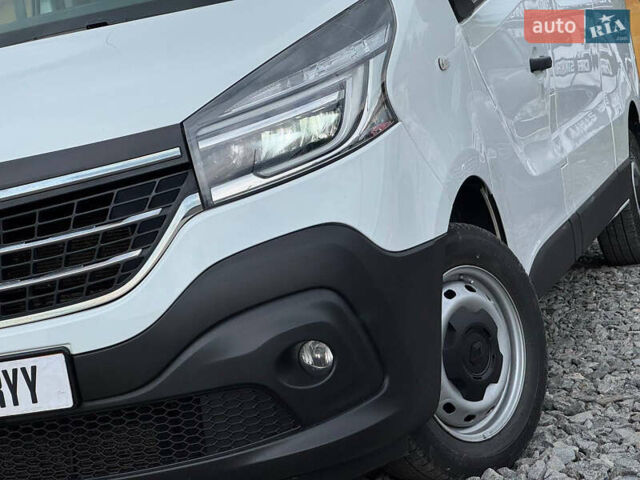 Белый Рено Трафик, объемом двигателя 2 л и пробегом 185 тыс. км за 17999 $, фото 15 на Automoto.ua