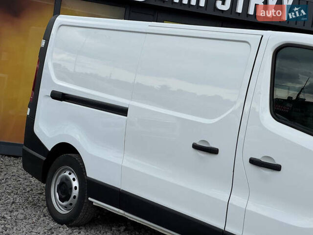 Белый Рено Трафик, объемом двигателя 2 л и пробегом 185 тыс. км за 17999 $, фото 10 на Automoto.ua