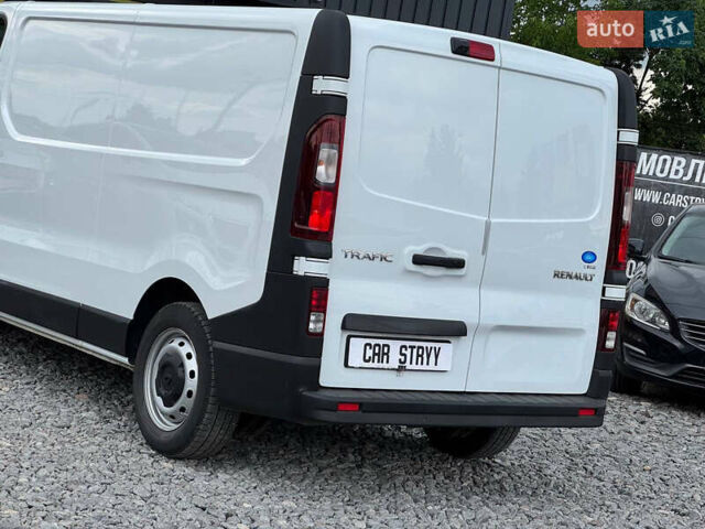 Белый Рено Трафик, объемом двигателя 2 л и пробегом 185 тыс. км за 17999 $, фото 21 на Automoto.ua