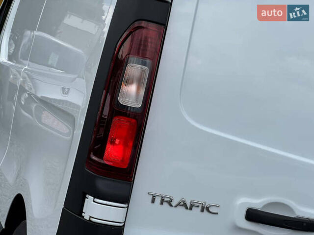 Белый Рено Трафик, объемом двигателя 2 л и пробегом 185 тыс. км за 17999 $, фото 23 на Automoto.ua