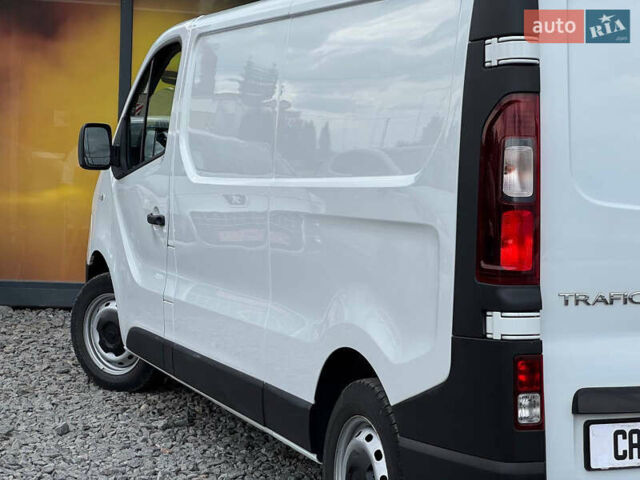 Белый Рено Трафик, объемом двигателя 2 л и пробегом 185 тыс. км за 17999 $, фото 22 на Automoto.ua