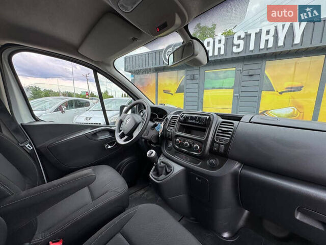 Белый Рено Трафик, объемом двигателя 2 л и пробегом 185 тыс. км за 17999 $, фото 35 на Automoto.ua