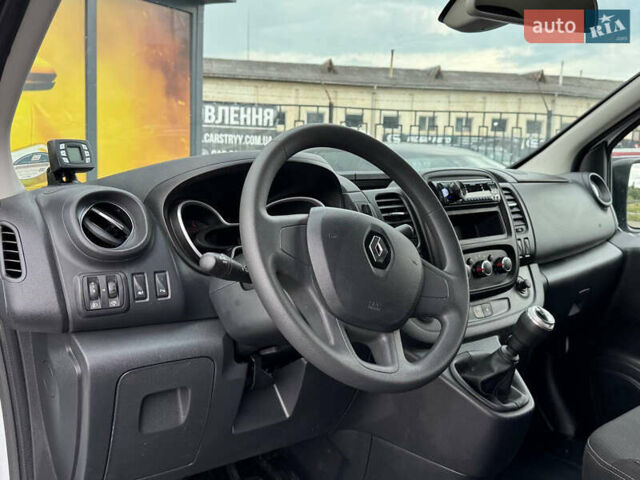 Белый Рено Трафик, объемом двигателя 2 л и пробегом 185 тыс. км за 17999 $, фото 47 на Automoto.ua