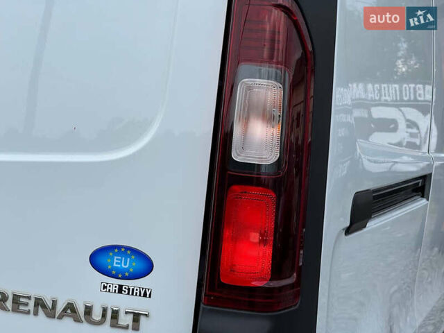 Белый Рено Трафик, объемом двигателя 2 л и пробегом 185 тыс. км за 17999 $, фото 31 на Automoto.ua