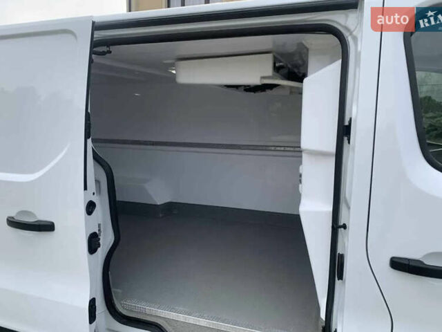 Белый Рено Трафик, объемом двигателя 2 л и пробегом 214 тыс. км за 29900 $, фото 3 на Automoto.ua