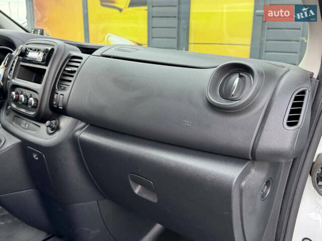 Белый Рено Трафик, объемом двигателя 2 л и пробегом 185 тыс. км за 17999 $, фото 36 на Automoto.ua