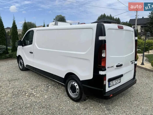 Белый Рено Трафик, объемом двигателя 2 л и пробегом 214 тыс. км за 29900 $, фото 1 на Automoto.ua