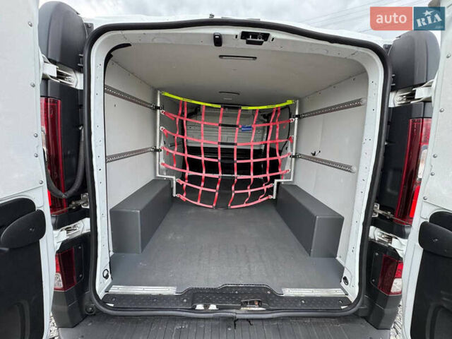 Белый Рено Трафик, объемом двигателя 2 л и пробегом 185 тыс. км за 17999 $, фото 43 на Automoto.ua