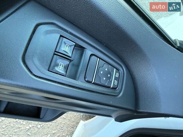 Білий Рено Трафік, об'ємом двигуна 2 л та пробігом 220 тис. км за 26800 $, фото 35 на Automoto.ua