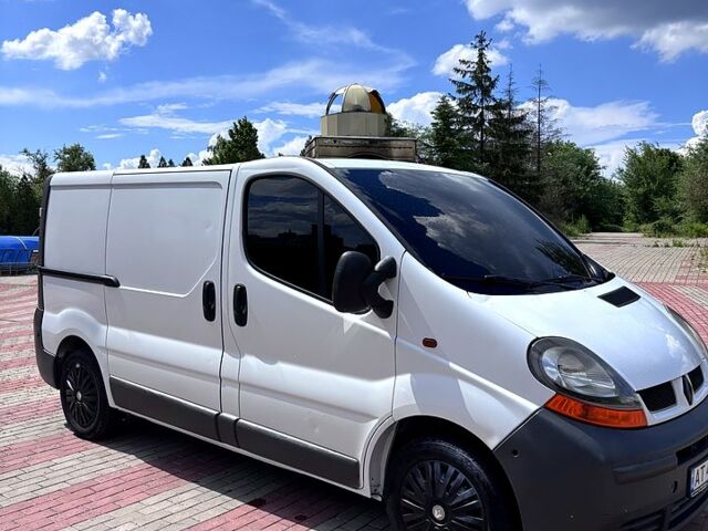 Белый Рено Трафик, объемом двигателя 1.9 л и пробегом 370 тыс. км за 4900 $, фото 4 на Automoto.ua