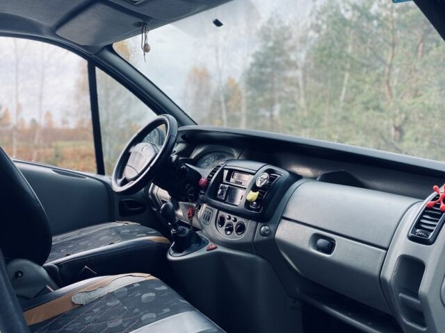 Белый Рено Трафик, объемом двигателя 1.9 л и пробегом 350 тыс. км за 7500 $, фото 4 на Automoto.ua