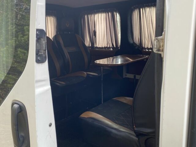 Белый Рено Трафик, объемом двигателя 1.9 л и пробегом 350 тыс. км за 7500 $, фото 3 на Automoto.ua