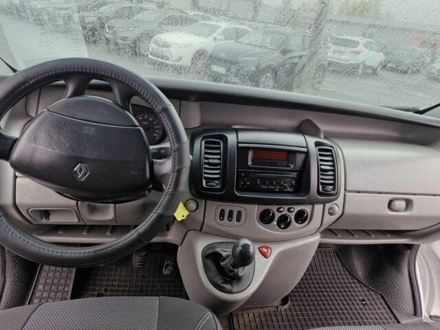 Белый Рено Трафик, объемом двигателя 2 л и пробегом 330 тыс. км за 7800 $, фото 11 на Automoto.ua