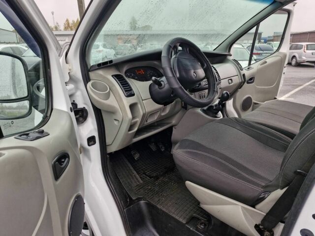 Белый Рено Трафик, объемом двигателя 2 л и пробегом 330 тыс. км за 7800 $, фото 9 на Automoto.ua