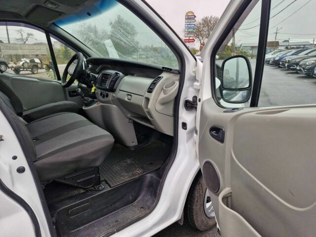 Белый Рено Трафик, объемом двигателя 2 л и пробегом 330 тыс. км за 7800 $, фото 5 на Automoto.ua