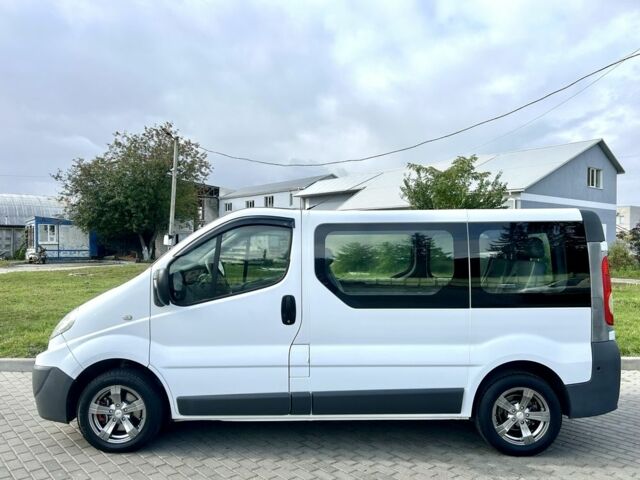 Білий Рено Трафік, об'ємом двигуна 2 л та пробігом 243 тис. км за 9800 $, фото 5 на Automoto.ua