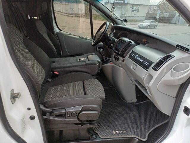 Белый Рено Трафик, объемом двигателя 2 л и пробегом 366 тыс. км за 8950 $, фото 3 на Automoto.ua