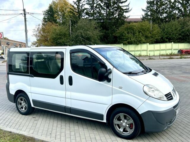 Білий Рено Трафік, об'ємом двигуна 2 л та пробігом 243 тис. км за 9800 $, фото 1 на Automoto.ua