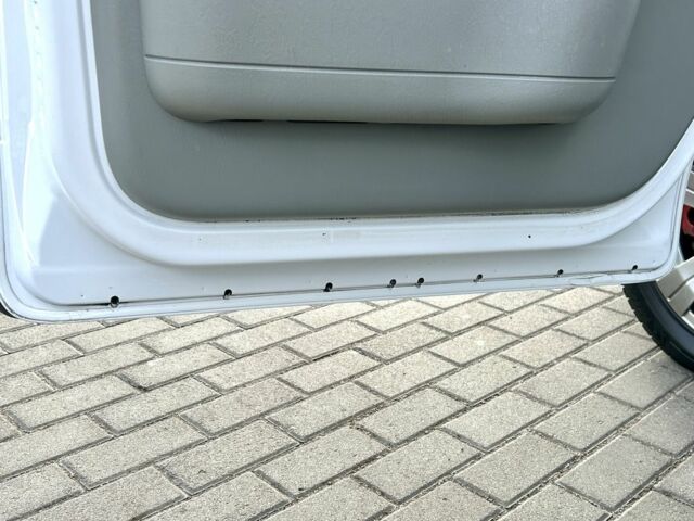 Білий Рено Трафік, об'ємом двигуна 2 л та пробігом 243 тис. км за 9800 $, фото 18 на Automoto.ua