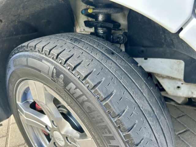 Білий Рено Трафік, об'ємом двигуна 2 л та пробігом 243 тис. км за 9800 $, фото 14 на Automoto.ua