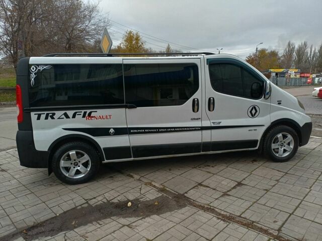 Белый Рено Трафик, объемом двигателя 2 л и пробегом 366 тыс. км за 8950 $, фото 1 на Automoto.ua
