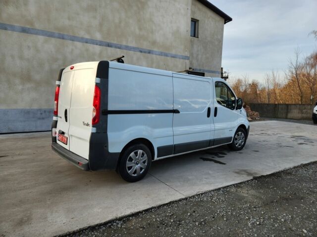 Белый Рено Трафик, объемом двигателя 2 л и пробегом 232 тыс. км за 12500 $, фото 3 на Automoto.ua