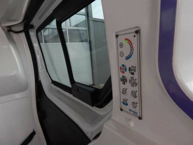 Белый Рено Трафик, объемом двигателя 1.6 л и пробегом 250 тыс. км за 16779 $, фото 8 на Automoto.ua