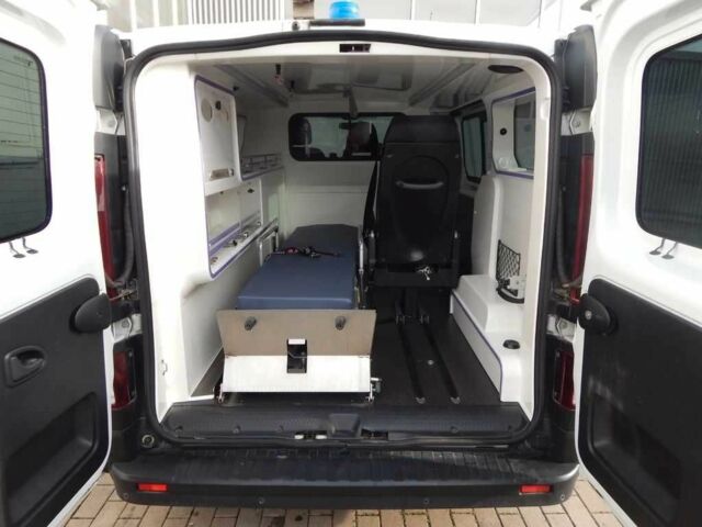 Белый Рено Трафик, объемом двигателя 1.6 л и пробегом 250 тыс. км за 16779 $, фото 5 на Automoto.ua