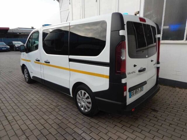 Белый Рено Трафик, объемом двигателя 1.6 л и пробегом 250 тыс. км за 16779 $, фото 2 на Automoto.ua