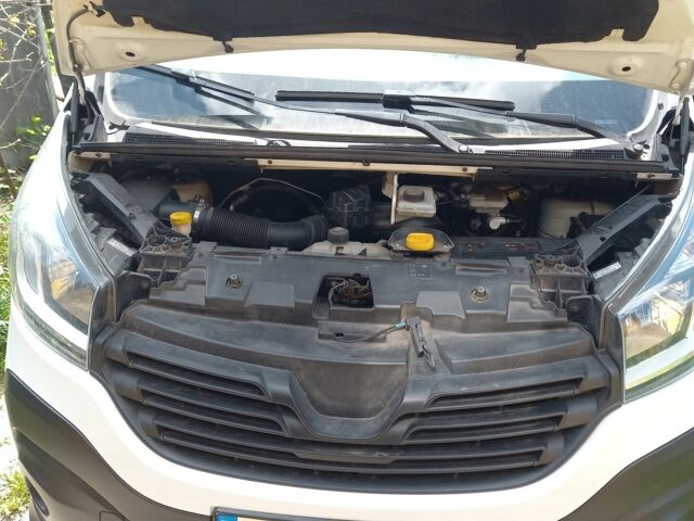 Белый Рено Трафик, объемом двигателя 2 л и пробегом 180 тыс. км за 14200 $, фото 6 на Automoto.ua