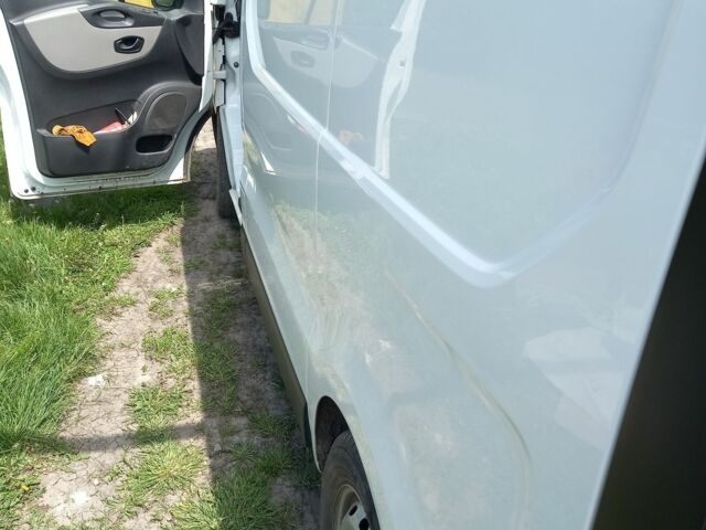 Белый Рено Трафик, объемом двигателя 2 л и пробегом 180 тыс. км за 14200 $, фото 7 на Automoto.ua