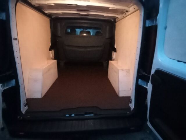 Белый Рено Трафик, объемом двигателя 1.6 л и пробегом 157 тыс. км за 18500 $, фото 1 на Automoto.ua