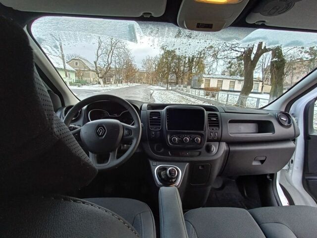 Белый Рено Трафик, объемом двигателя 2 л и пробегом 140 тыс. км за 23500 $, фото 2 на Automoto.ua