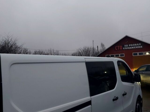 Белый Рено Трафик, объемом двигателя 2 л и пробегом 120 тыс. км за 29500 $, фото 3 на Automoto.ua