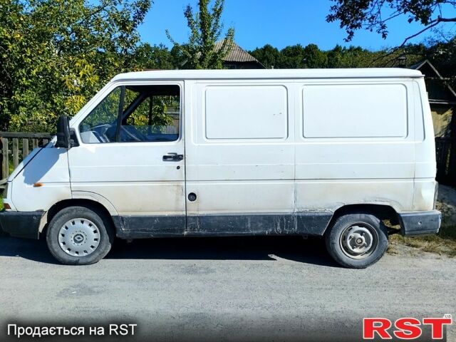 Білий Рено Трафік, об'ємом двигуна 2.5 л та пробігом 350 тис. км за 1900 $, фото 1 на Automoto.ua