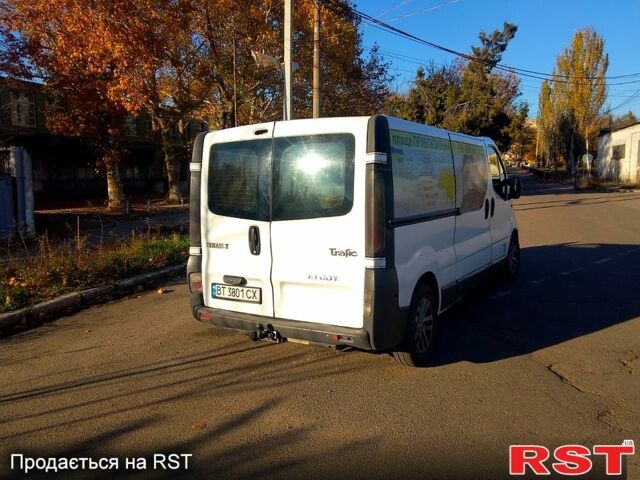 Белый Рено Трафик, объемом двигателя 1.9 л и пробегом 250 тыс. км за 6500 $, фото 1 на Automoto.ua