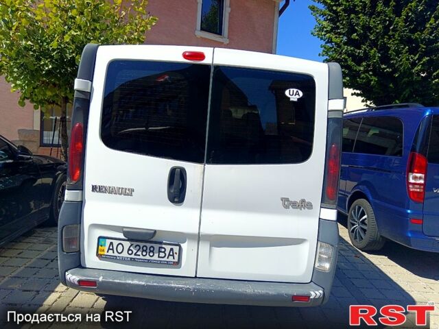 Белый Рено Трафик, объемом двигателя 1.9 л и пробегом 290 тыс. км за 3880 $, фото 3 на Automoto.ua