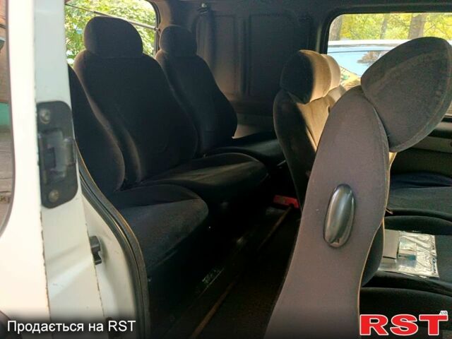Белый Рено Трафик, объемом двигателя 1.9 л и пробегом 600 тыс. км за 6000 $, фото 6 на Automoto.ua
