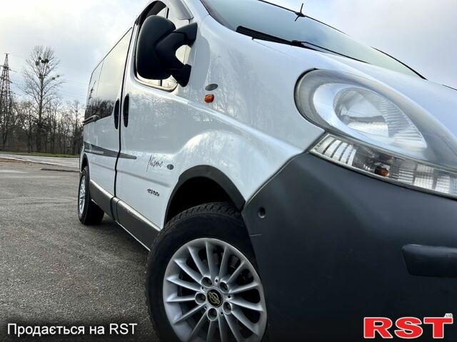 Белый Рено Трафик, объемом двигателя 1.9 л и пробегом 285 тыс. км за 7350 $, фото 1 на Automoto.ua