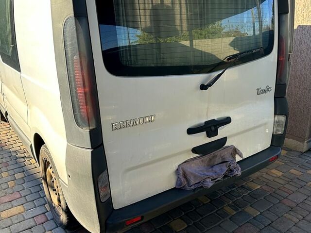 Белый Рено Трафик, объемом двигателя 1.9 л и пробегом 329 тыс. км за 7400 $, фото 1 на Automoto.ua