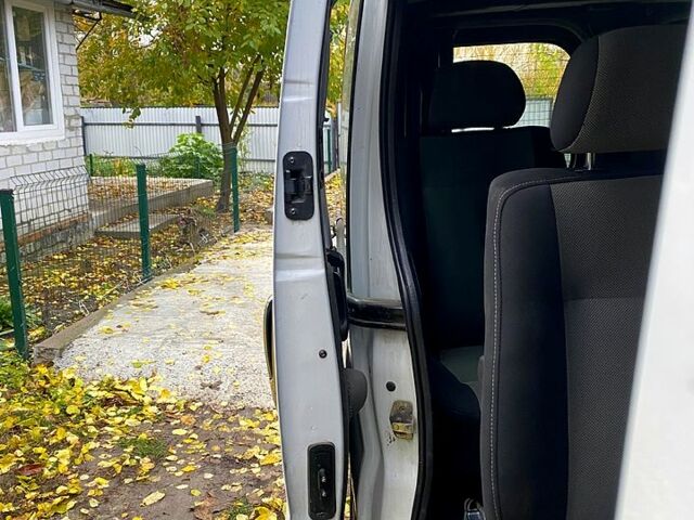 Білий Рено Трафік, об'ємом двигуна 1.9 л та пробігом 320 тис. км за 7000 $, фото 12 на Automoto.ua