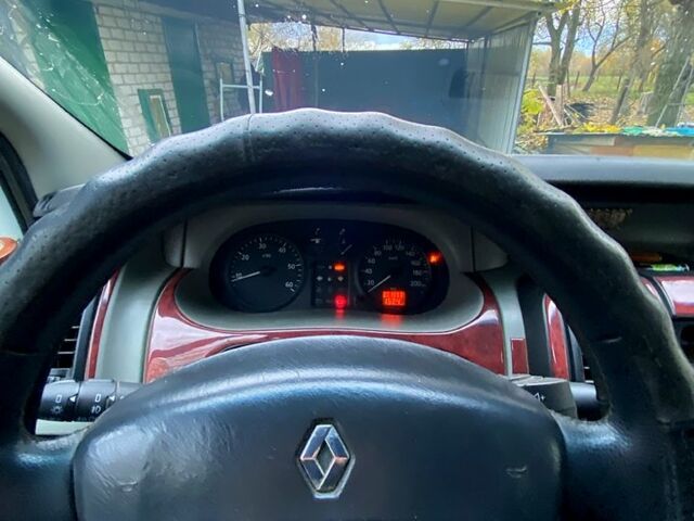 Білий Рено Трафік, об'ємом двигуна 1.9 л та пробігом 320 тис. км за 7000 $, фото 8 на Automoto.ua