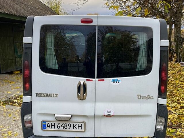 Білий Рено Трафік, об'ємом двигуна 1.9 л та пробігом 320 тис. км за 7000 $, фото 5 на Automoto.ua