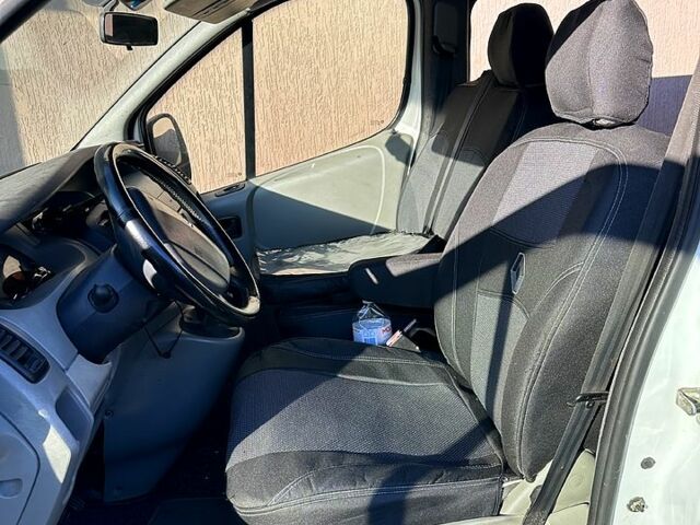 Белый Рено Трафик, объемом двигателя 1.9 л и пробегом 329 тыс. км за 7400 $, фото 3 на Automoto.ua