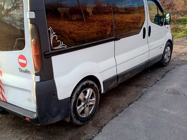 Білий Рено Трафік, об'ємом двигуна 25 л та пробігом 320 тис. км за 8350 $, фото 1 на Automoto.ua