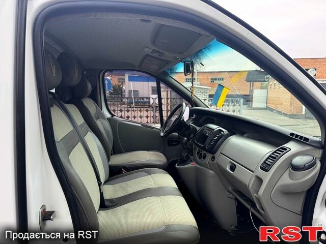 Білий Рено Трафік, об'ємом двигуна 1.9 л та пробігом 327 тис. км за 7800 $, фото 9 на Automoto.ua