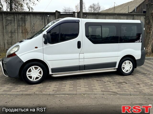 Білий Рено Трафік, об'ємом двигуна 1.9 л та пробігом 327 тис. км за 7800 $, фото 1 на Automoto.ua